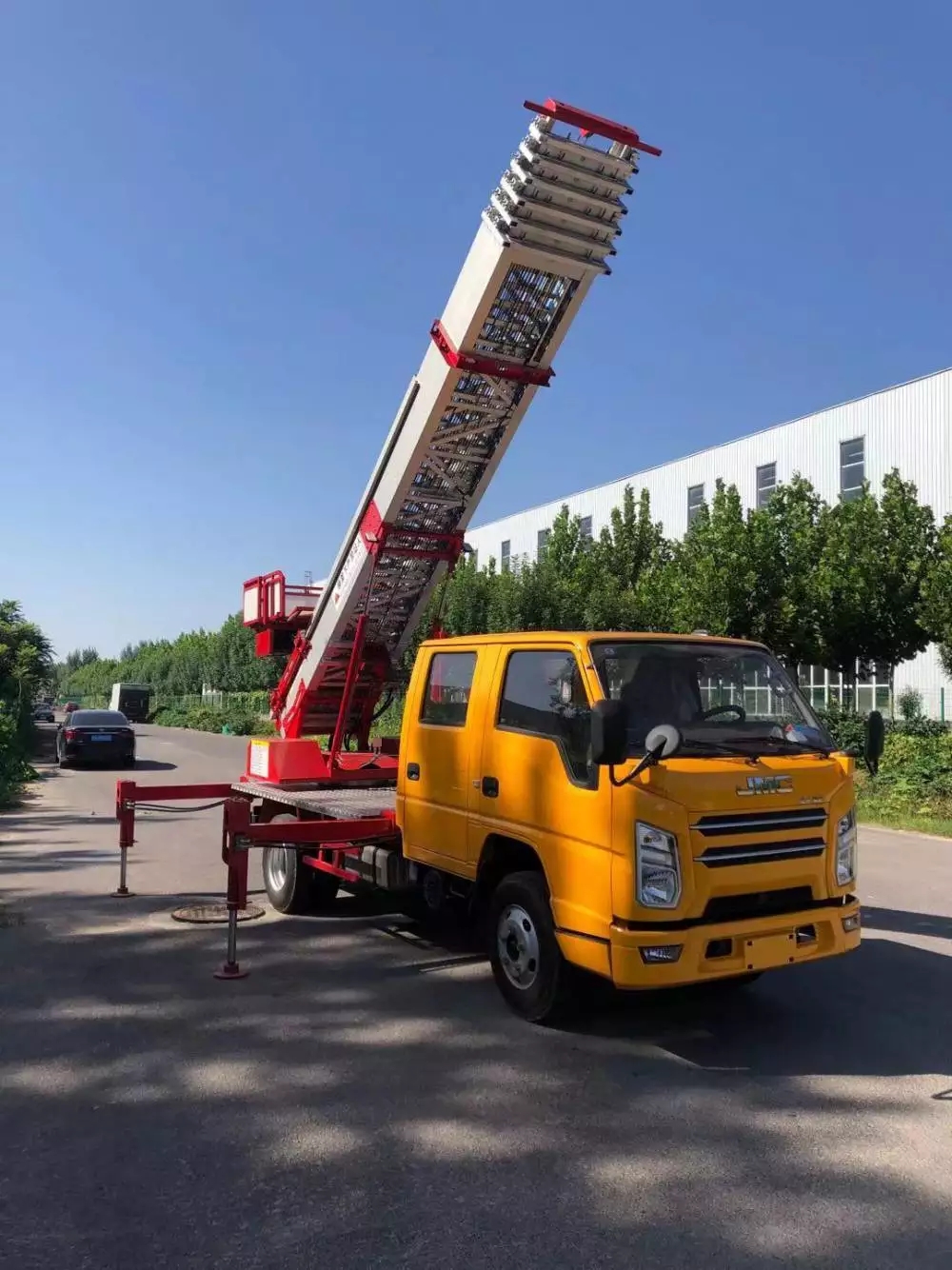 宜黄县附近的云梯车出租服务：轻松解决高空作业需求