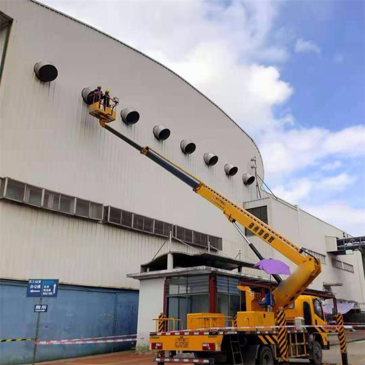 宜黄县高空作业车出租服务：专业广告牌安装解决方案