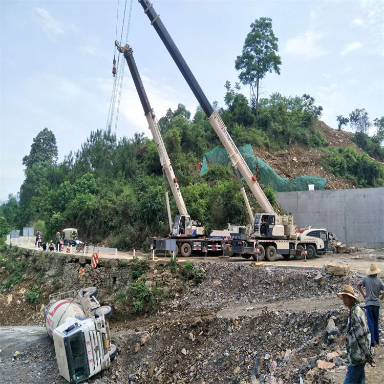 宜黄县汽车掉沟里叫吊车救援要多少钱